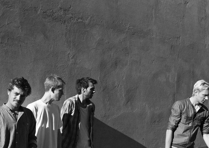 Listen: When Saints Go Machine x Shlohmo – Kelly