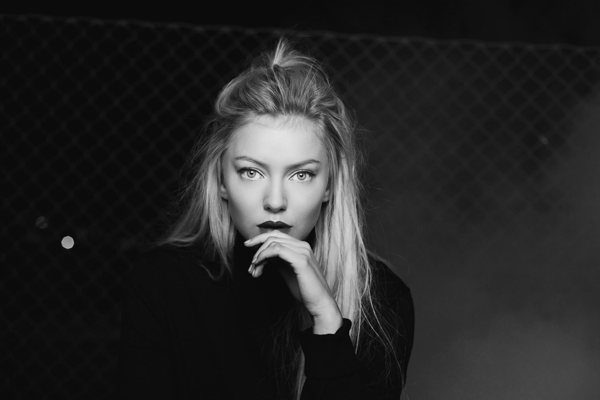 Watch: Astrid S – Paper Thin